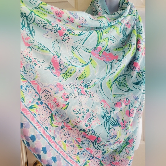 Lilly Pulitzer Seaspray Resort Wrap Sway this Way Resort Bali Blue Sarong Scarf - Picture 5 of 6
